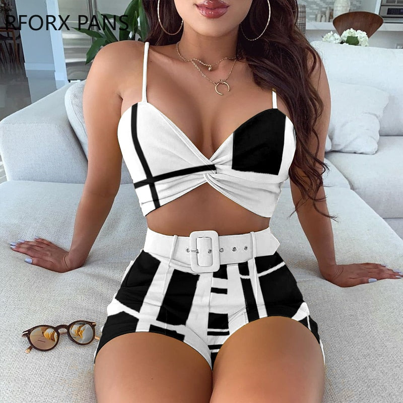 Charlotte Spaghetti Strap Twisted Top & Shorts Set Frauen Anzug