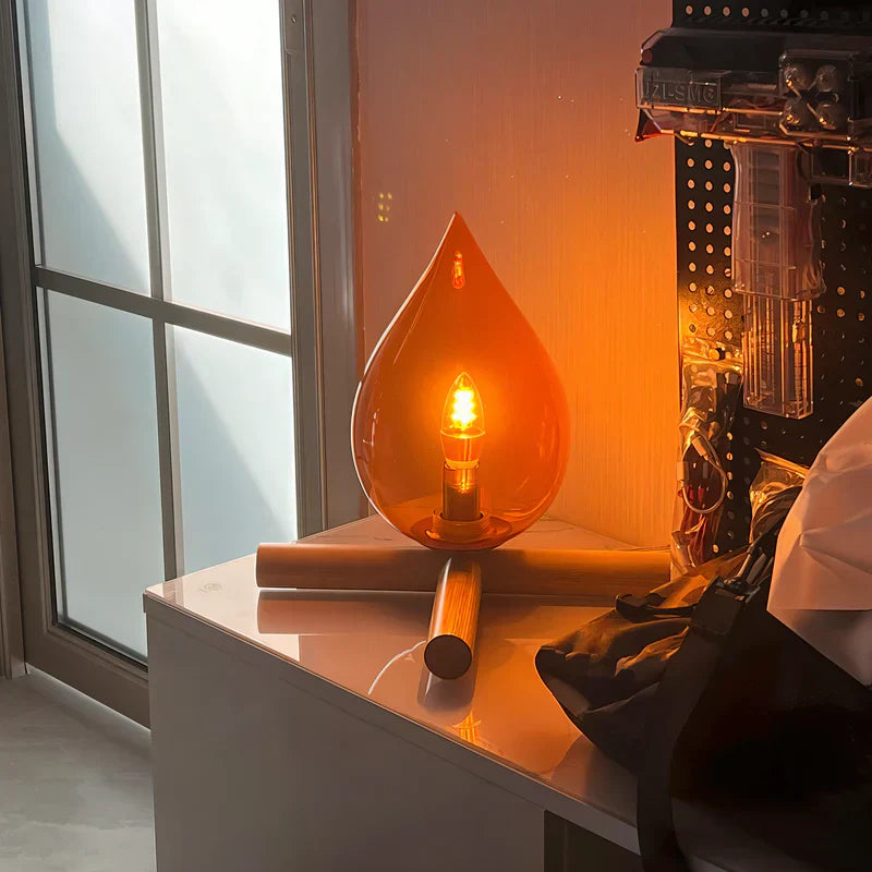 FlammeLys – Tischlampe mit Holzfuß und Flammeneffekt für eine Gemütliche Atmosphäre