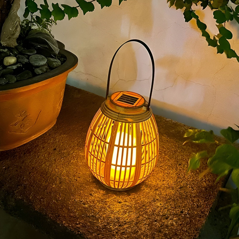SunWeave Solarlaterne aus Rattan – Elegante Beleuchtung für die Außendekoration