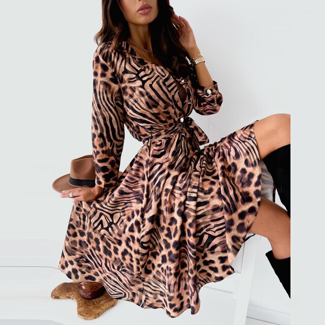 Alma Vintage Schnüredress mit tiefem V-Ausschnitt und langen Ärmeln