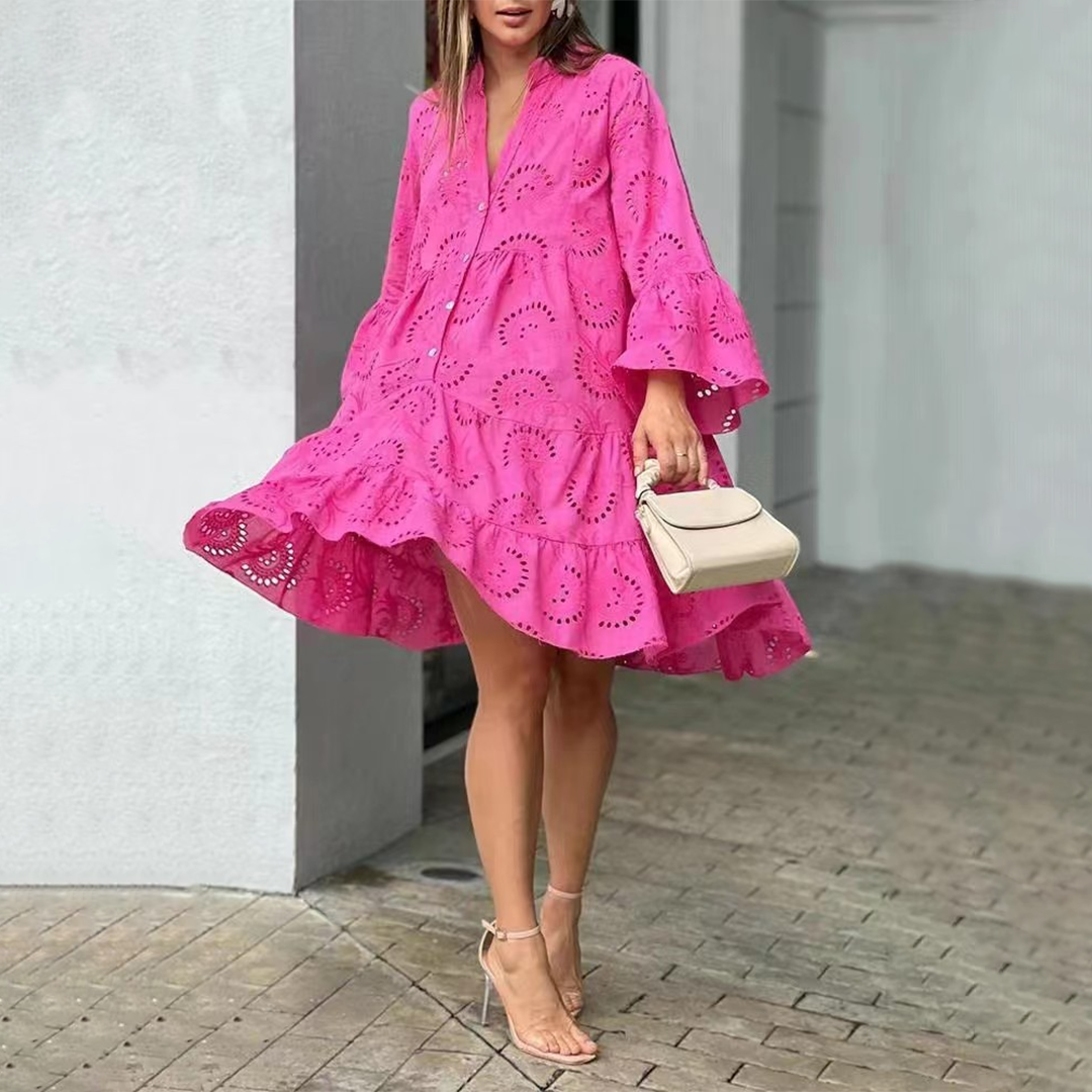 Emilia Broderie Kleid mit kurzen Ärmeln und V-Ausschnitt