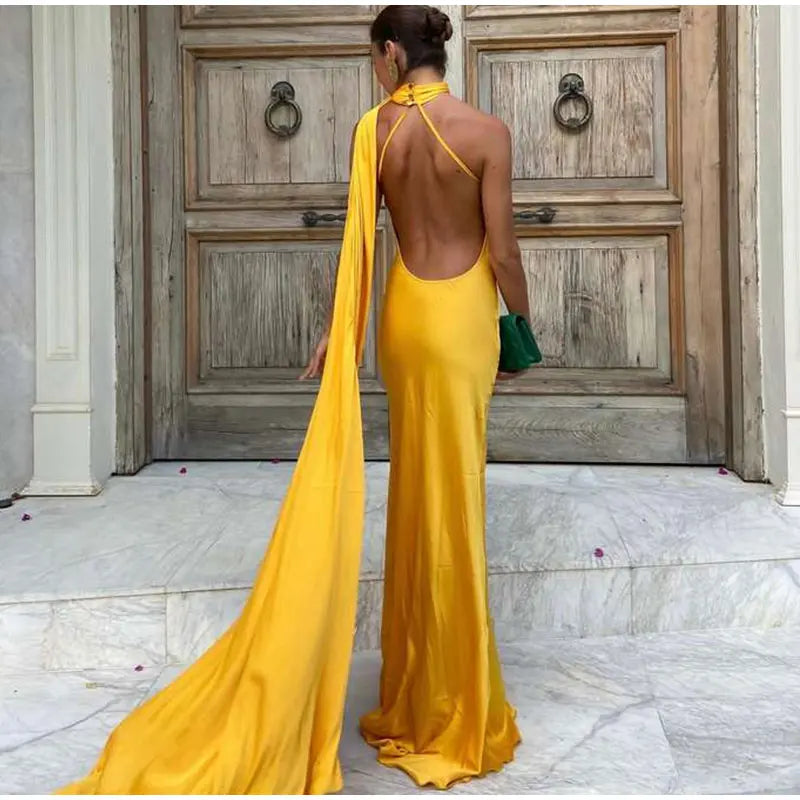 Elégance Nocturne – Elegantes Abendkleid mit Bindeschnitt und offenem Rücken