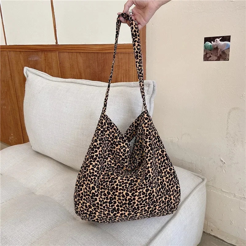 Leila - Oversized Leopard-Print Schultertasche