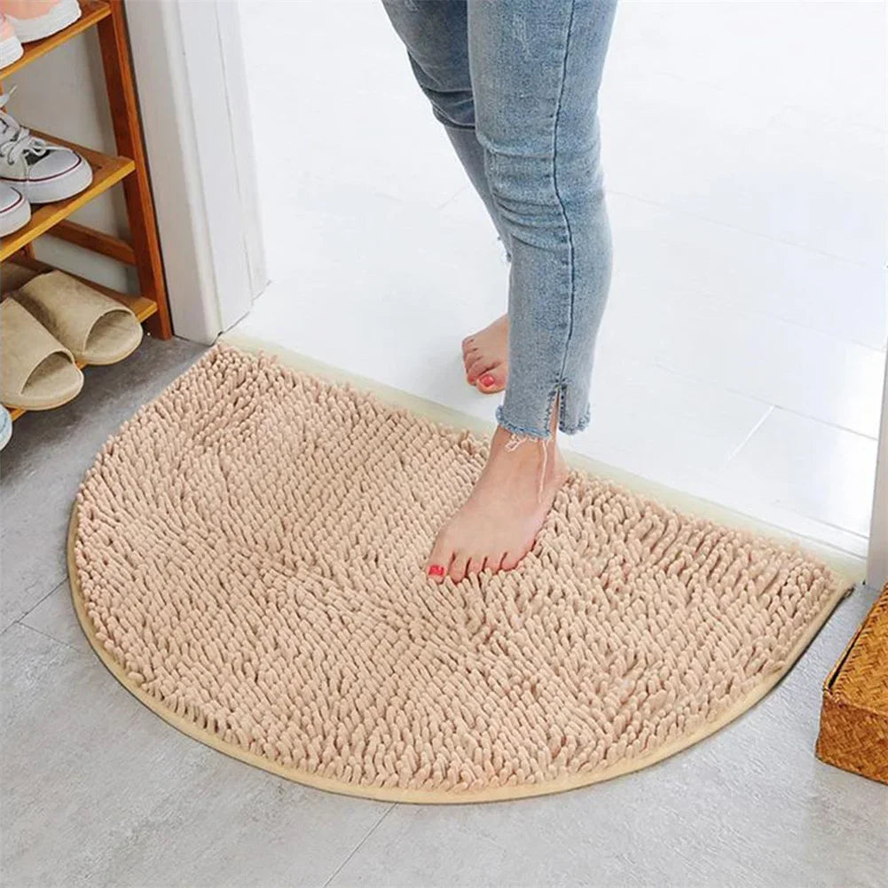 CozyCurve - Halbrunde Plüsch-Türmatte für einen warmen Empfang