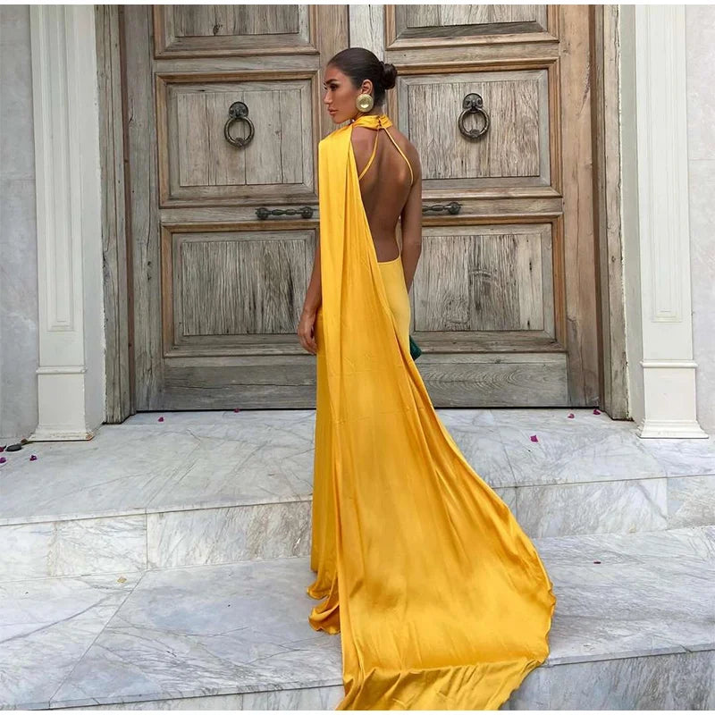Elégance Nocturne – Elegantes Abendkleid mit Bindeschnitt und offenem Rücken