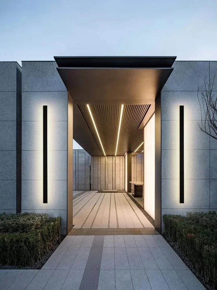 Lunor Moderne Lineare Außenwandleuchte – Metall & Acryl für Terrasse & Eingangsbereich