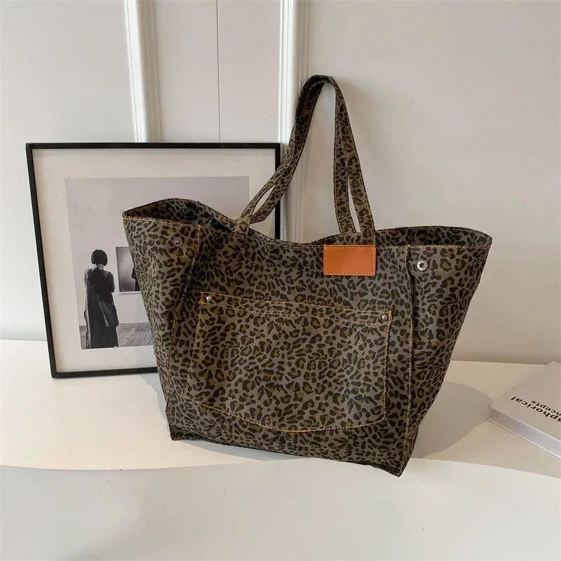 Leila - Oversized Leopard-Print Schultertasche