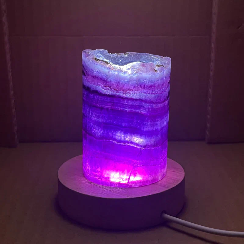 AuraFluor – Fluorit Tischlampe mit verzaubernden Lichteffekten für eine beruhigende Atmosphäre