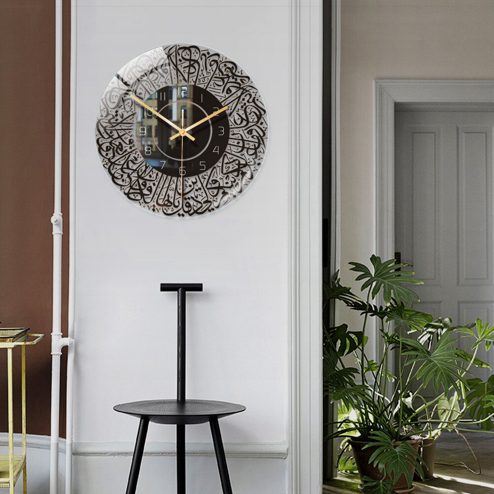 Elegante Islamische Wanduhr – Modernes Design mit traditioneller Kunst