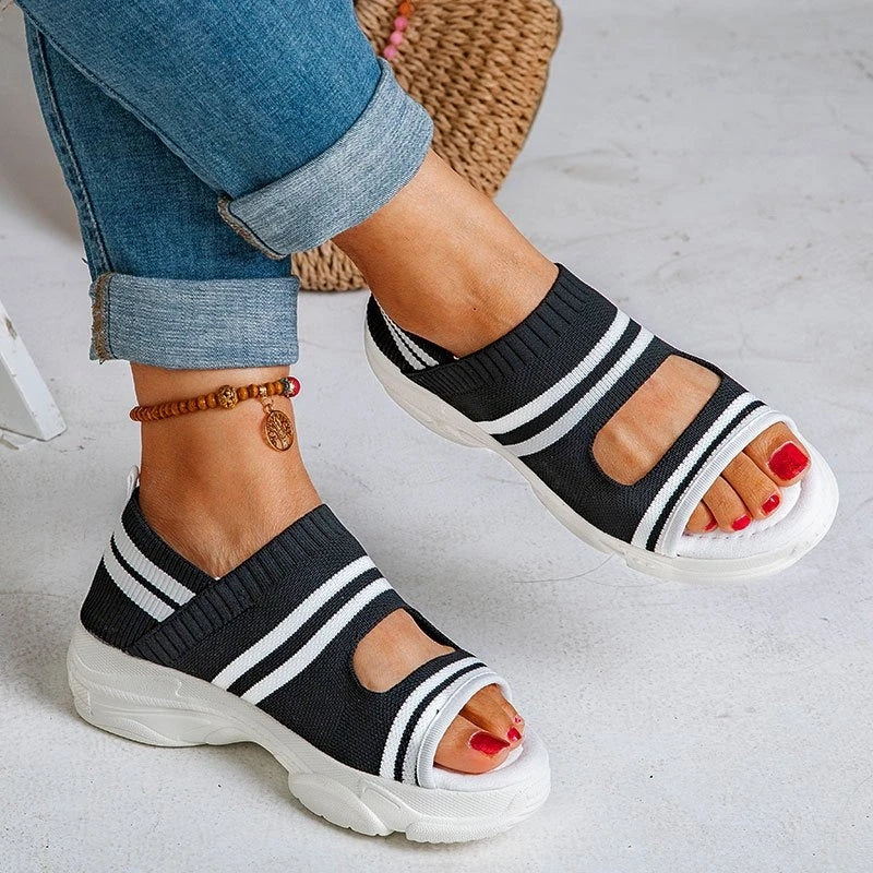 Gestreifte orthopädische Sneaker-Sandalen