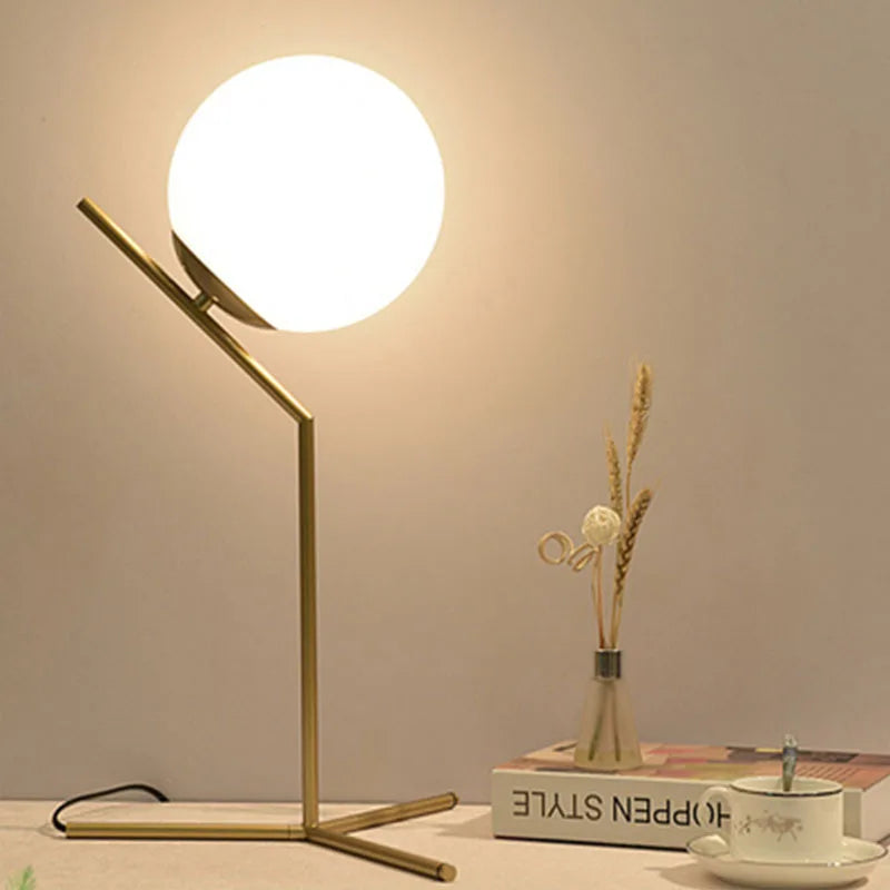 CozyGlow Elegante Tischlampe – Warme LED Beleuchtung für Gemütlichkeit und Stil