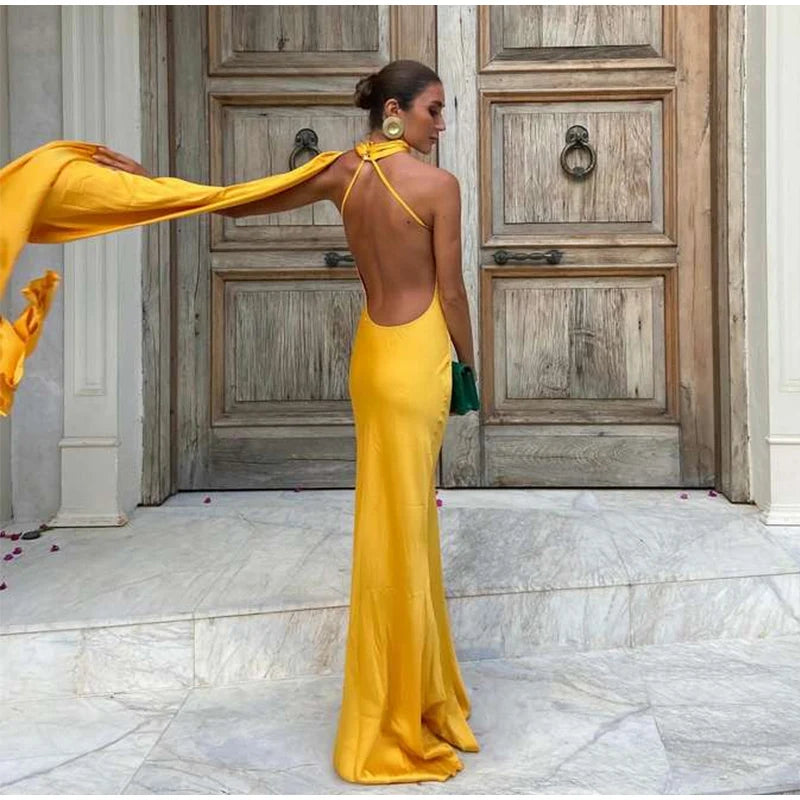 Elégance Nocturne – Elegantes Abendkleid mit Bindeschnitt und offenem Rücken
