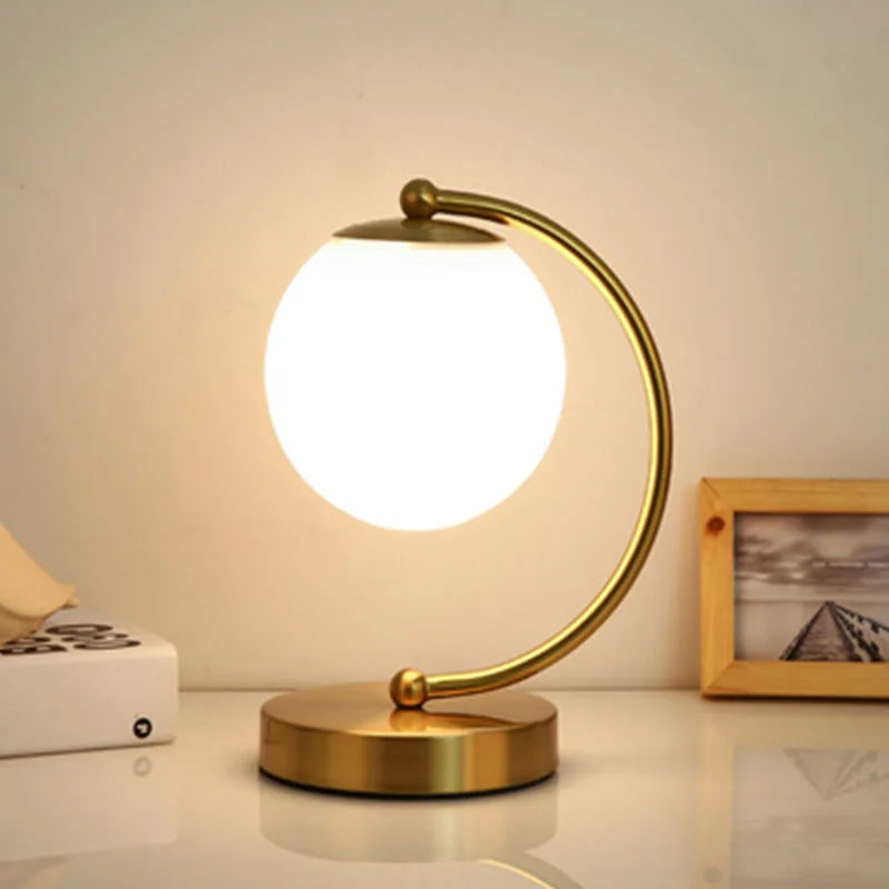 CozyGlow Elegante Tischlampe – Warme LED Beleuchtung für Gemütlichkeit und Stil