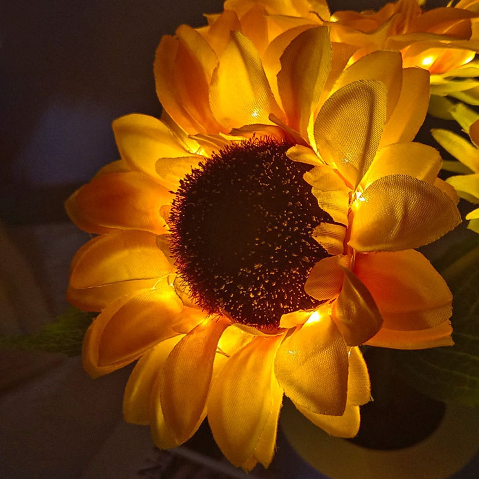 SolBlomst – Drahtlose LED Sonnenblumenlampe zur Dekoration