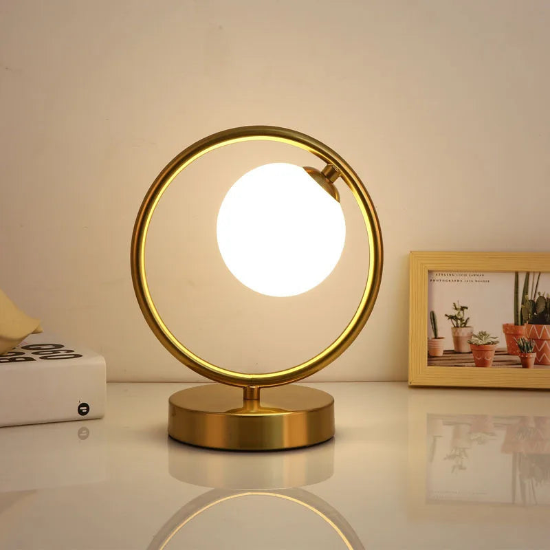 CozyGlow Elegante Tischlampe – Warme LED Beleuchtung für Gemütlichkeit und Stil