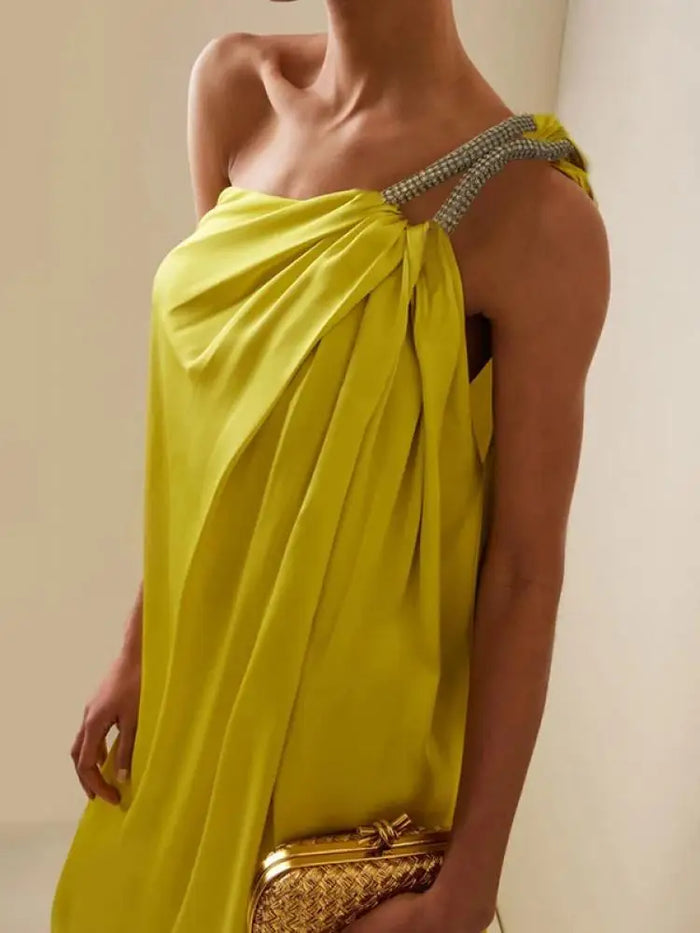 EleganceOne Asymmetrisches Maxikleid – Zeitloses Ein-Schulter-Kleid