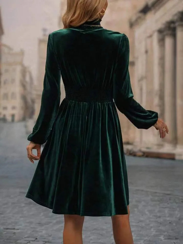 Bella Elegantes Samt-Turtleneck-Kleid