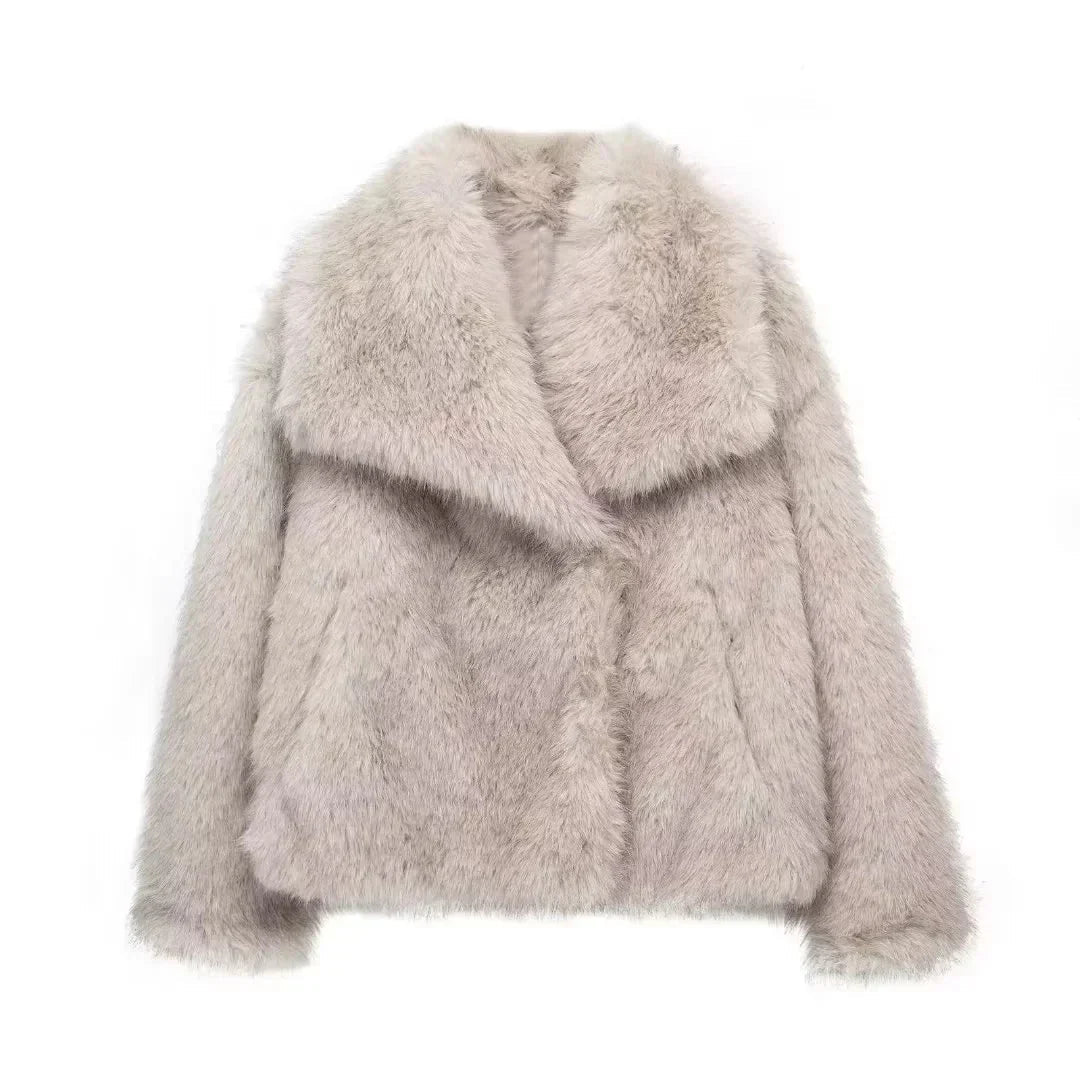 Corrine - Oversized-Imitatpelzjacke mit breitem Kragen