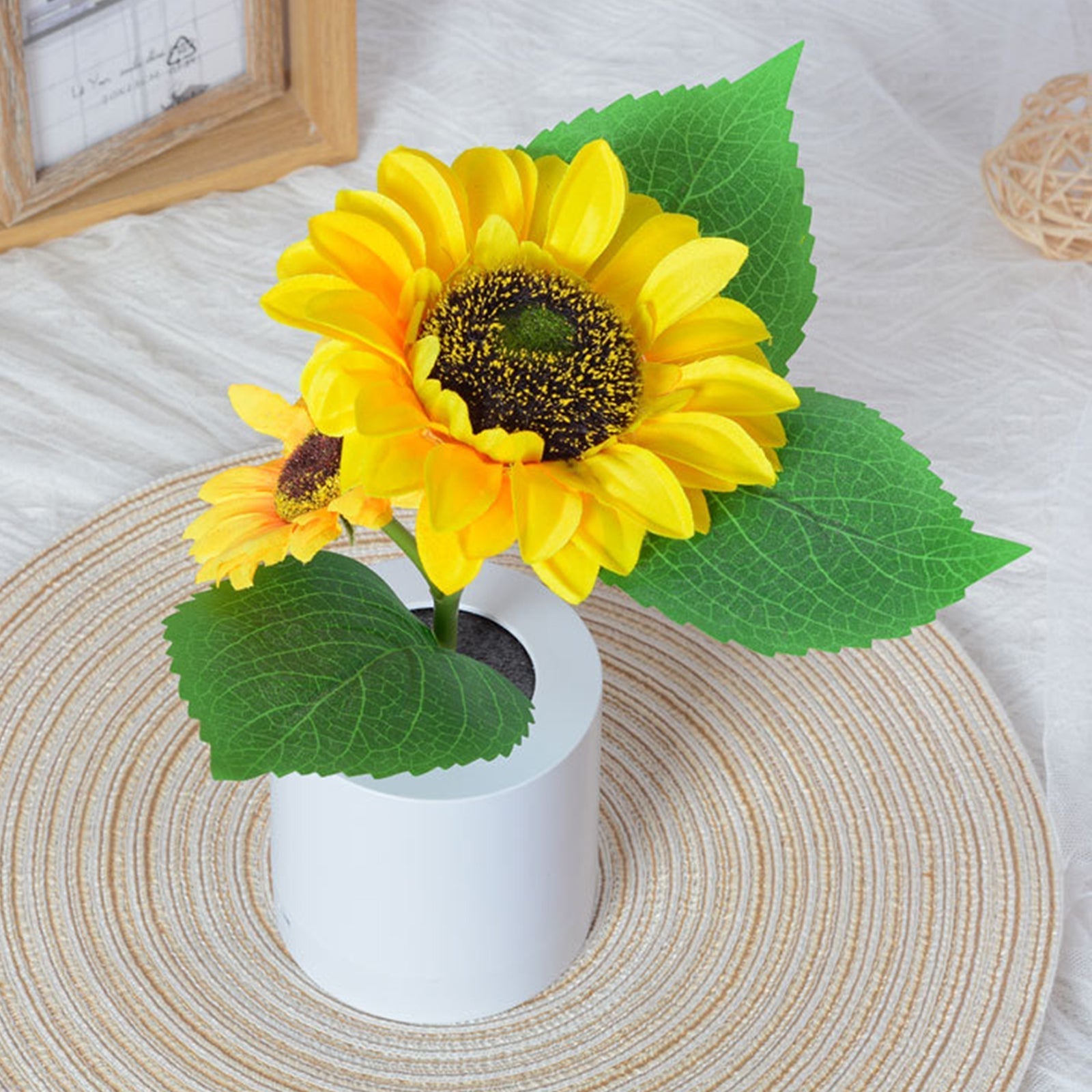 SolBlomst – Drahtlose LED Sonnenblumenlampe zur Dekoration