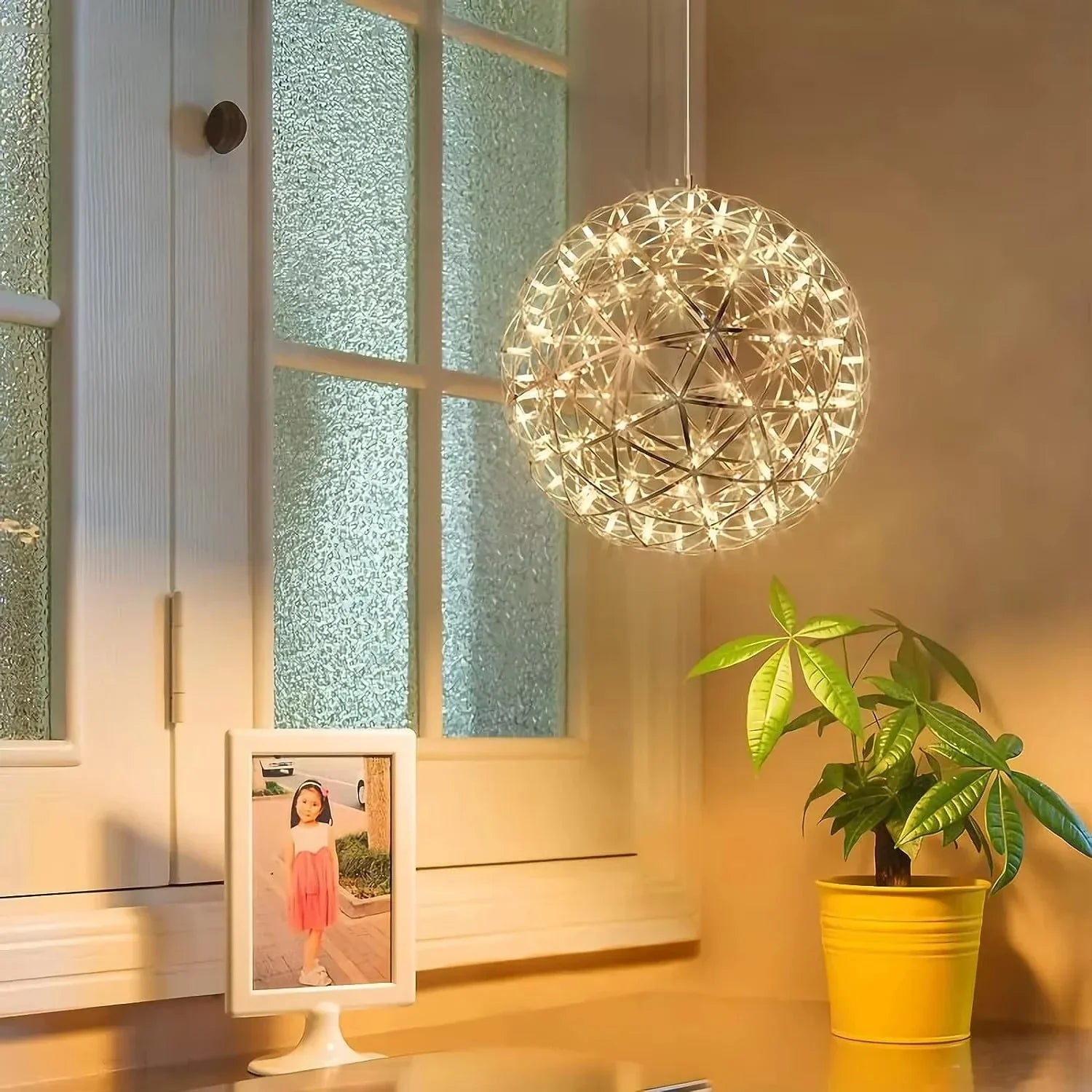 OrbaGlow - Moderne kugelförmige Deckenleuchte mit Multilicht-Design
