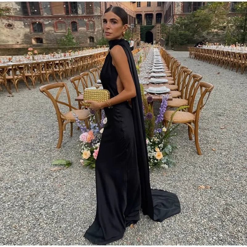 Elégance Nocturne – Elegantes Abendkleid mit Bindeschnitt und offenem Rücken