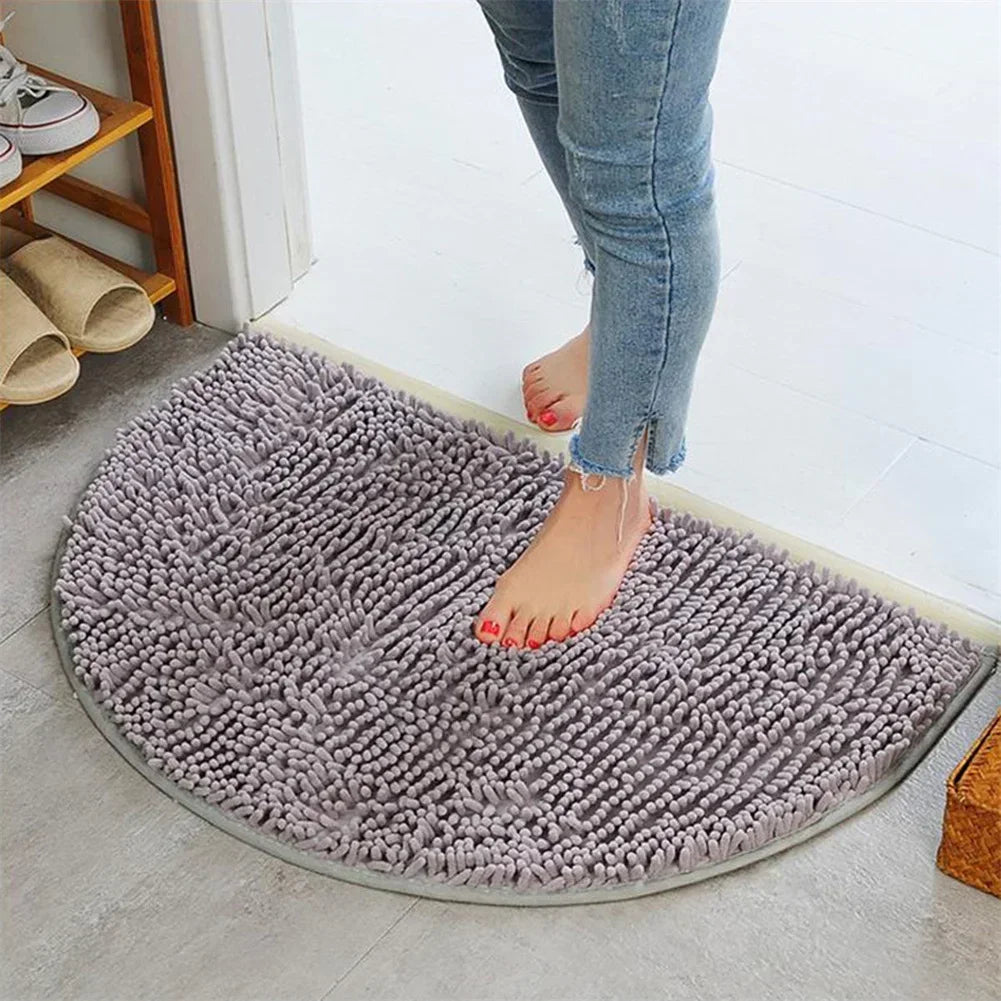 CozyCurve - Halbrunde Plüsch-Türmatte für einen warmen Empfang