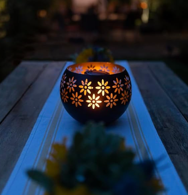LumiBlomst – Solarbetriebene Blumenlampe für die Außendekoration