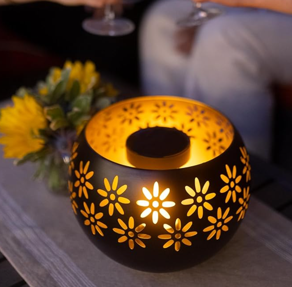 LumiBlomst – Solarbetriebene Blumenlampe für die Außendekoration