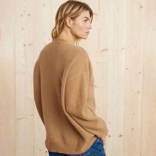 Chicer und mühelos übergroßer Strickpullover