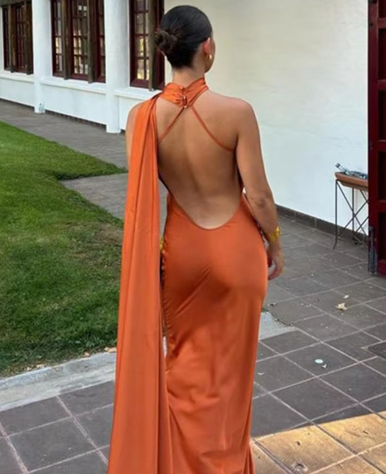 Claudine Rückenfreies Bodycon-Kleid | Sexy Off-Shoulder Eleganz mit Satinband-Akzent