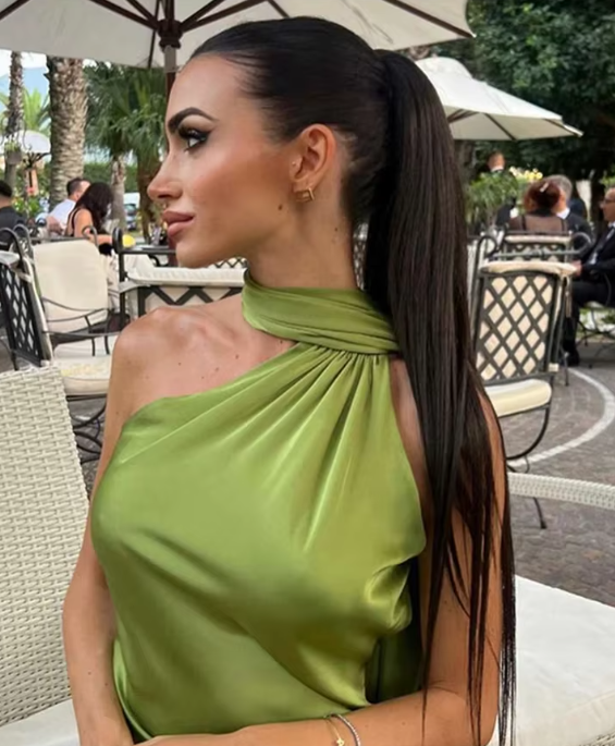 Claudine Rückenfreies Bodycon-Kleid | Sexy Off-Shoulder Eleganz mit Satinband-Akzent
