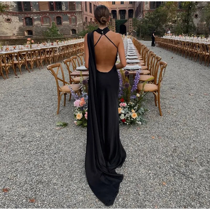 Elégance Nocturne – Elegantes Abendkleid mit Bindeschnitt und offenem Rücken