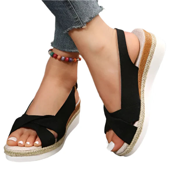 Suzzane - Elegante, gekreuzte Keilabsatzsandalen