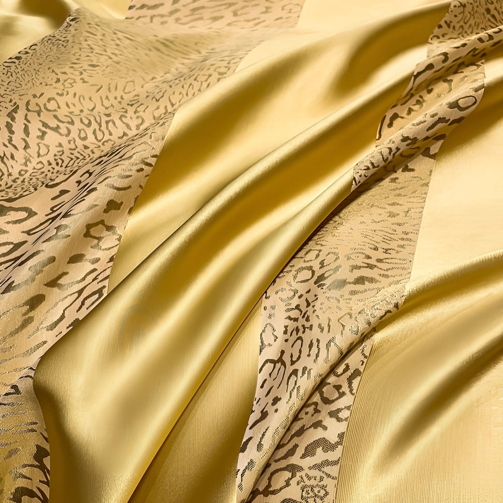 SatinLuxe Bettwäsche – Luxuriöses Design mit Satinstreifen für ultimativen Komfort