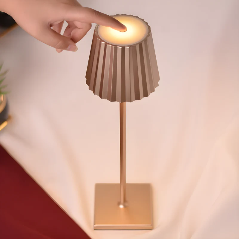 LumiGlow Drahtlose Tischlampe – Elegantes Design mit Touch-Dimmfunktion