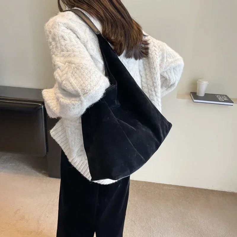 Flora - Minimalistische Hobo Schultertasche für Frauen