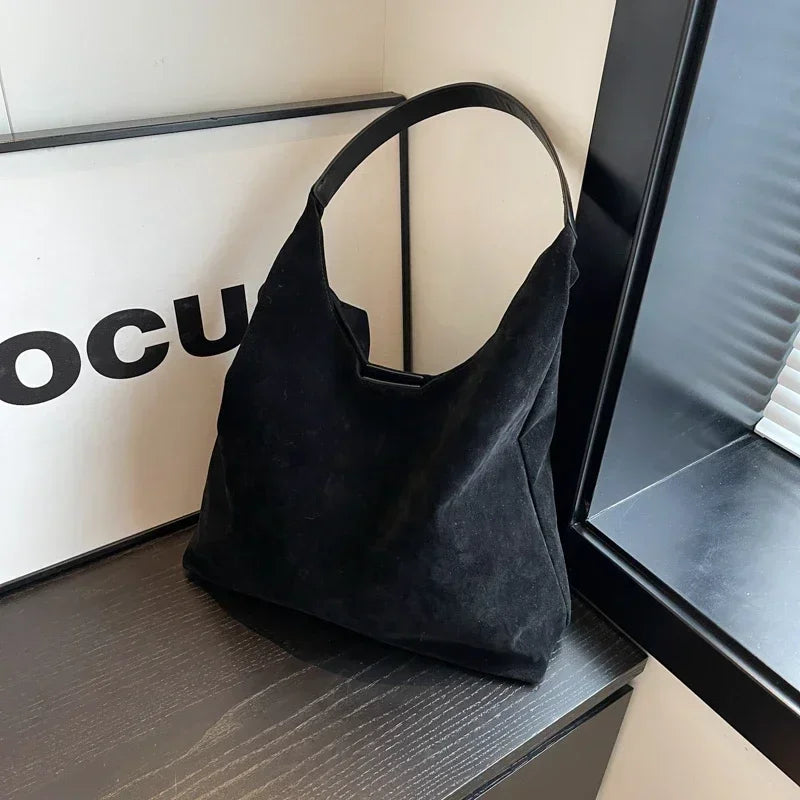 Flora - Minimalistische Hobo Schultertasche für Frauen