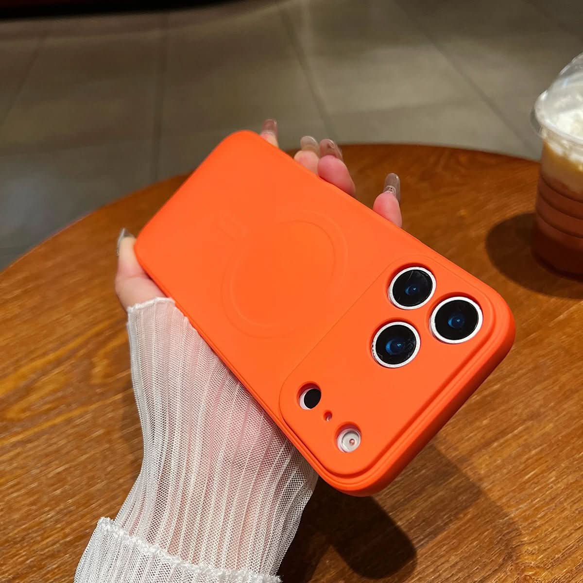 Veyno | Magnetische iPhone-Hülle aus weichem Silikon