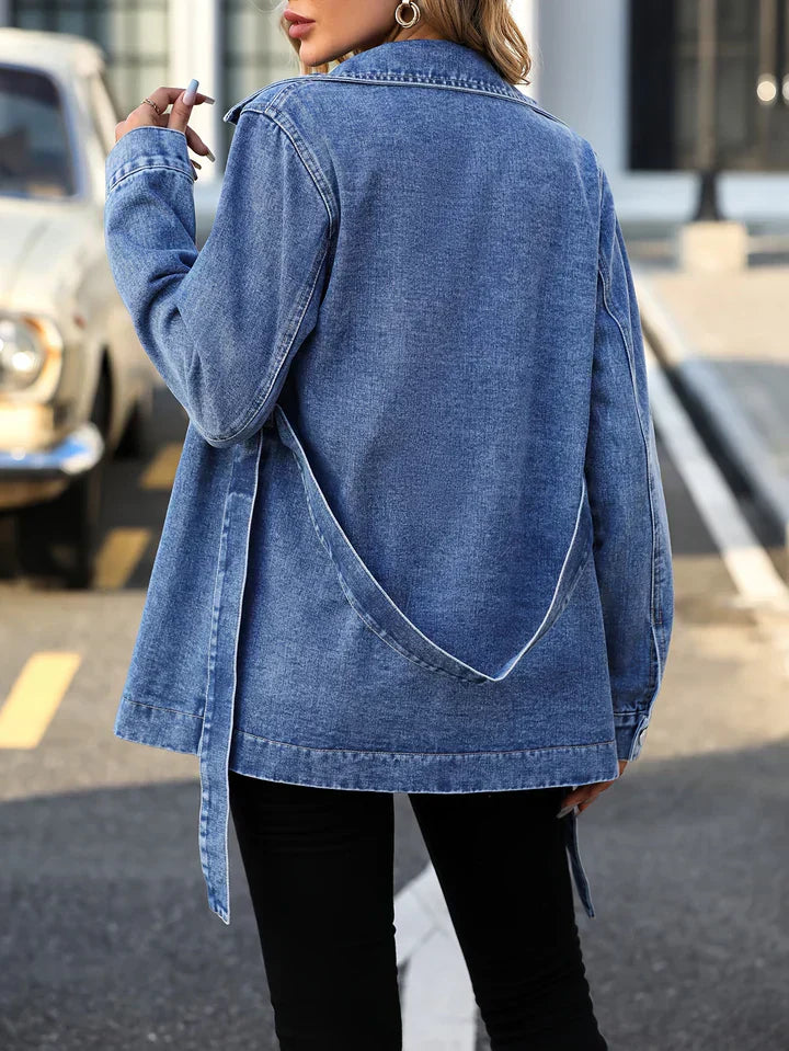 Emma mittellange Jacke mit Gürtel und mehreren praktischen Taschen
