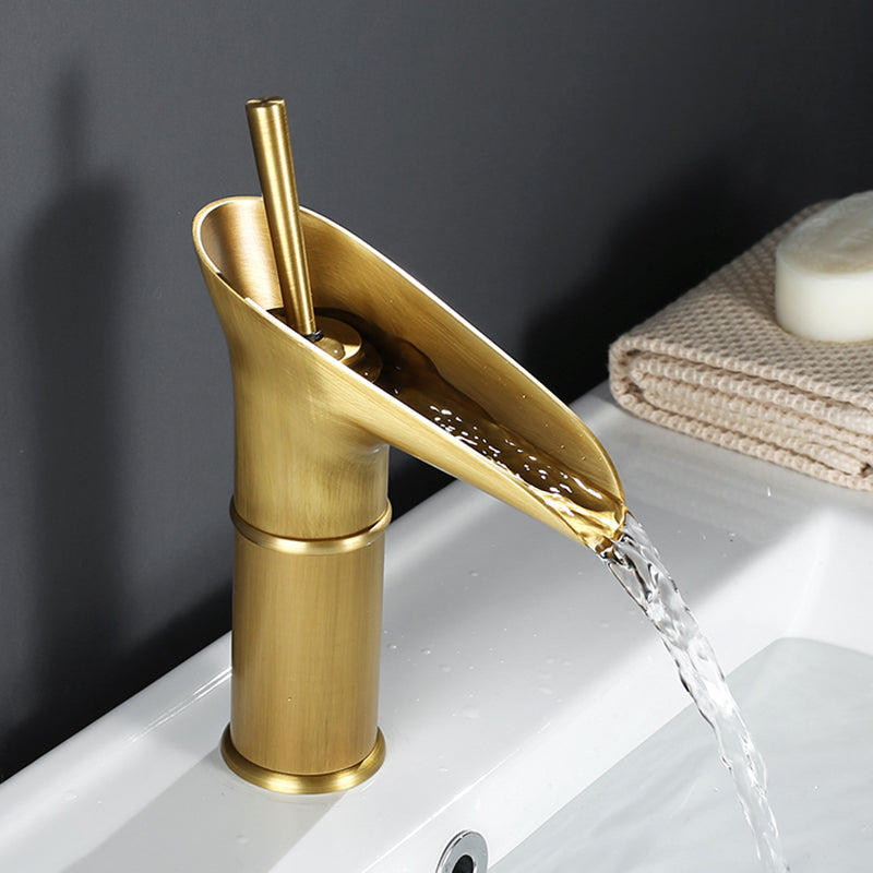 AquaCascade Wasserfallarmatur für das Waschbecken