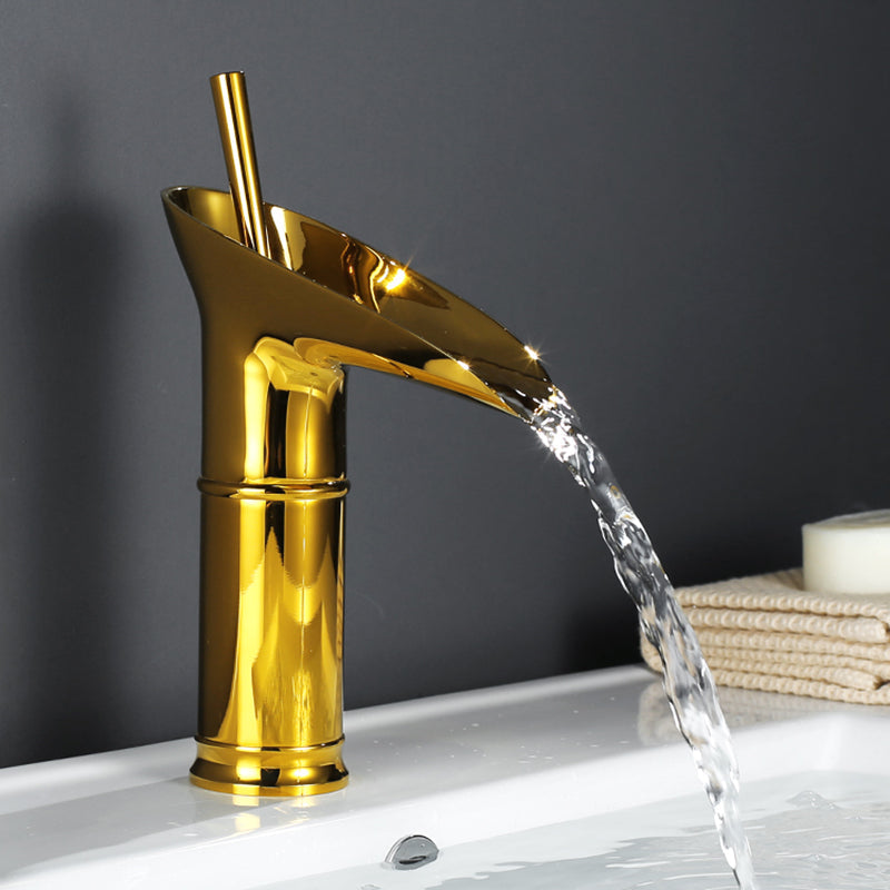 AquaCascade Wasserfallarmatur für das Waschbecken