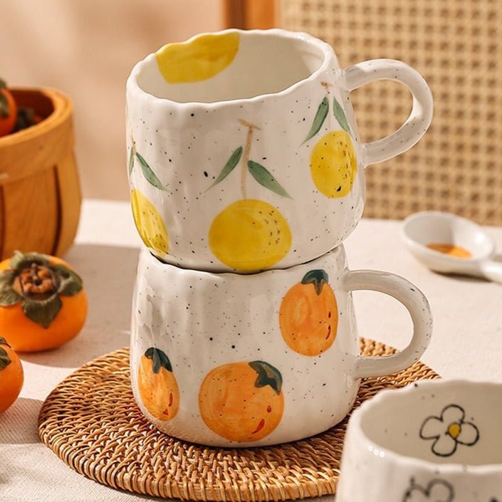 FruitiSip - Lebendebe Keramiktasse mit verspielter Fruchtkunst