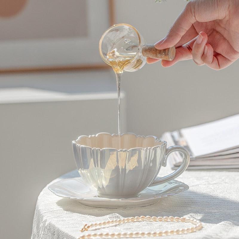 FloraCharm Perleblümchen Tassen- und Untertassenset – Ein Magisches Kaffeegenuss