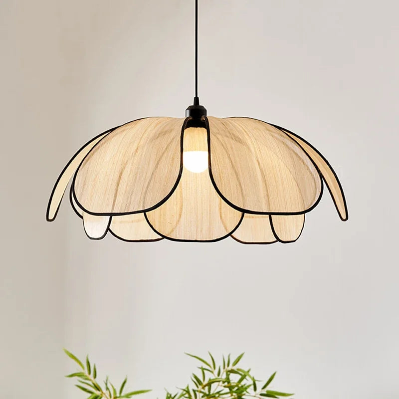 FloraGlow - Lotus-inspirierte Stoffpendelleuchte