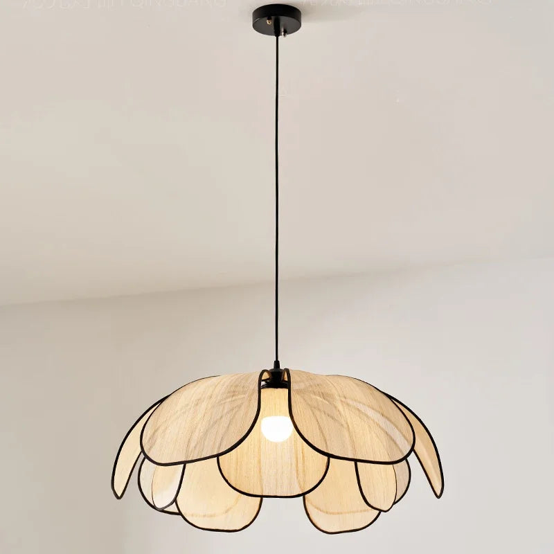 FloraGlow - Lotus-inspirierte Stoffpendelleuchte