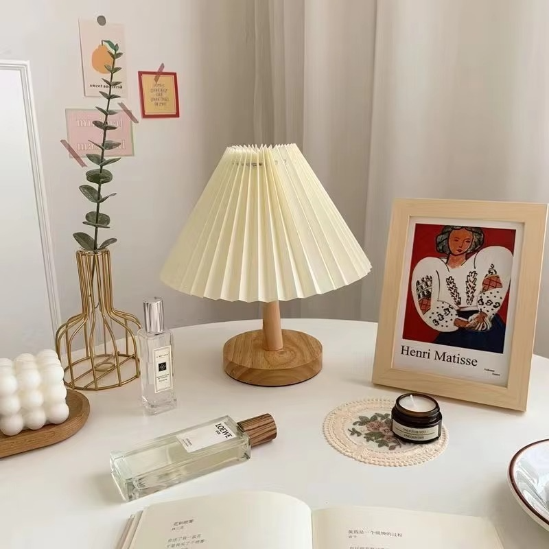 NordicEase gefaltete Nachttischlampe – Skandinavisches Design mit natürlichem Touch