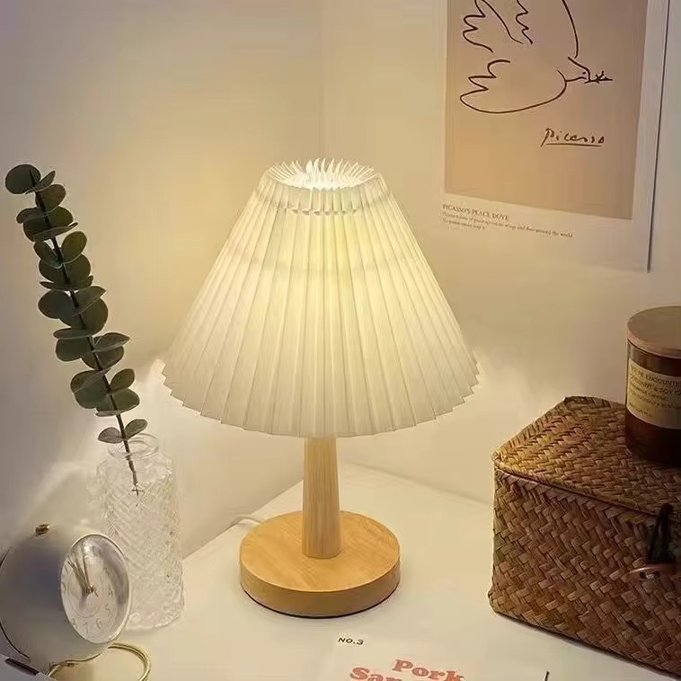 NordicEase gefaltete Nachttischlampe – Skandinavisches Design mit natürlichem Touch