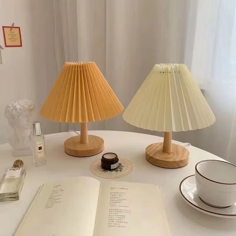 NordicEase gefaltete Nachttischlampe – Skandinavisches Design mit natürlichem Touch