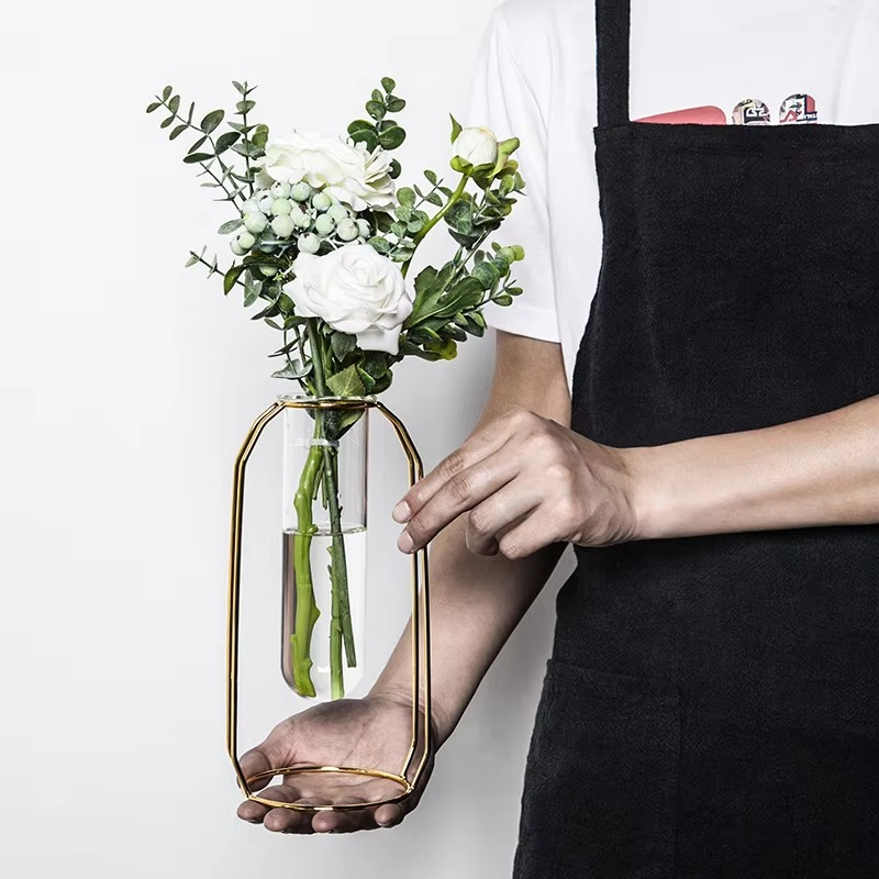 Klar Elegance Glasvase – Elegante Basis für Sophistische Blumenarrangements