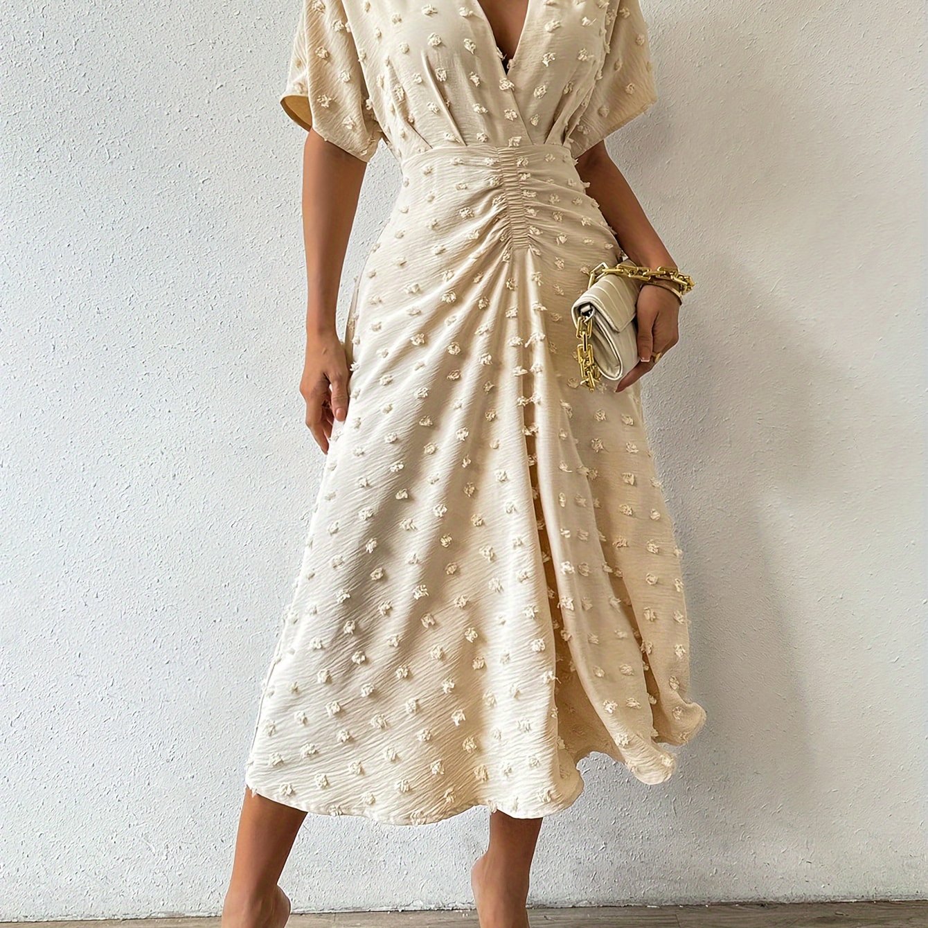 Emilie Bequeme Plissierte Midikleid mit V-Ausschnitt